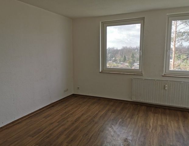 Umzug gefällig - hier erwartet Sie eine frisch sanierte 3-Zimmer-EG.-Wohnung mit Balkon - Foto 1