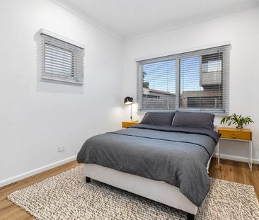 Coastal Comfort on Marine Drive - Available furnished or unfurnished - Photo 6