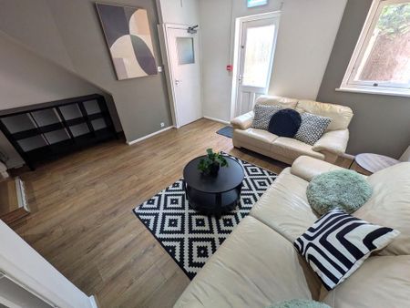 1 bedroom in a house share to rent - Photo 3