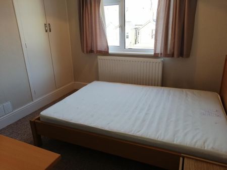 3 bedroom semi-detached house to rent - Photo 3