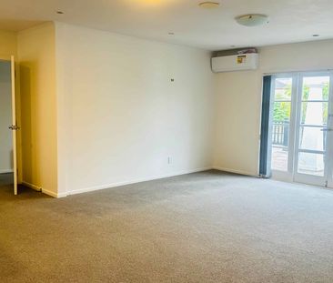 Four Bedrooms Family Home in Forrest Hill - Photo 5