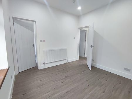 £795 PCM, Newly Refurbished One Bedroom First Floor Flat in City Road, Roath, Cardiff, CF24 3DQ - Photo 3