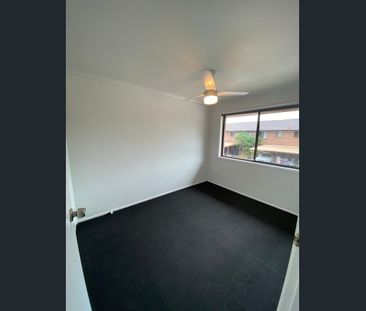 Renovated Townhouse In Convenient Location! - Photo 2