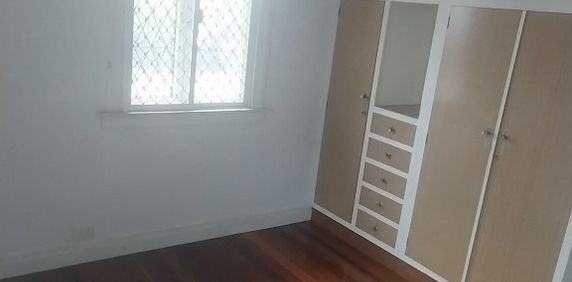 Wynnum West - Photo 2