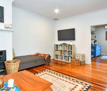 Vintage Charm Meets Modern Comfort ..... - Photo 5