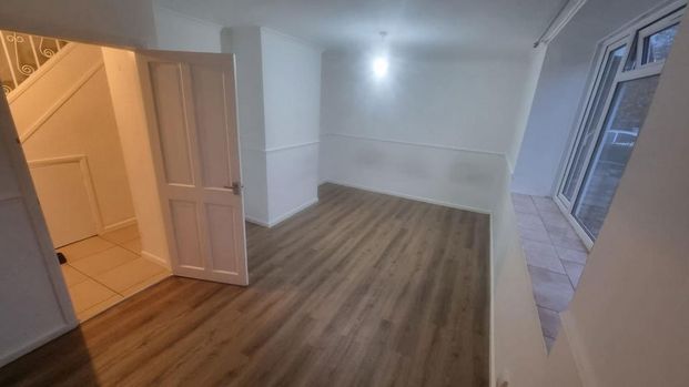 3 bedroom property to rent - Photo 1