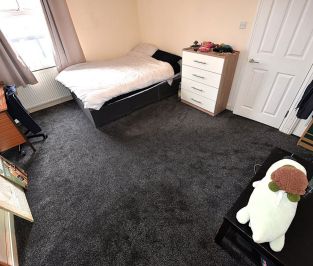 4 bedroom House in Mayville Place, Leeds - Photo 5