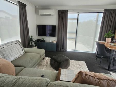 Modern Comfort by the Coast – 3-Bedroom Gem - Photo 5