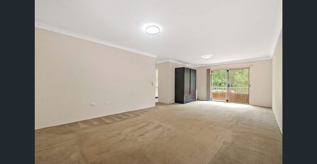 Spacious, Sunny Apartment Only Moments From Amenities - Photo 1