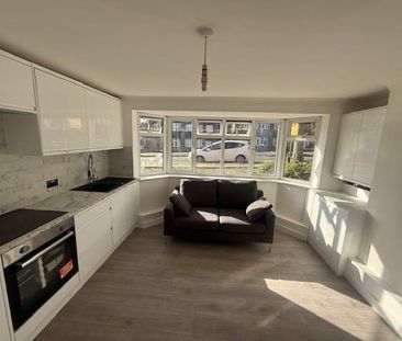 3 bedroom flat to rent - Photo 6
