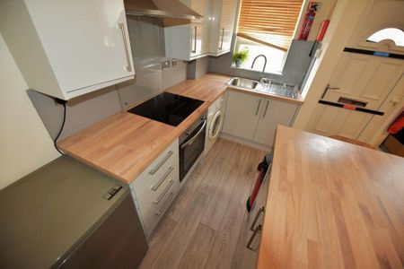1 bedroom in a house share to rent - Photo 5