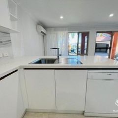 Stylishly Renovated 2 Level Townhouse - Resort Facilities - Boardwalk/Marina Access - Photo 1
