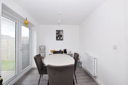 Cypress Point Grove, Dinnington, Newcastle Upon Tyne - Photo 4