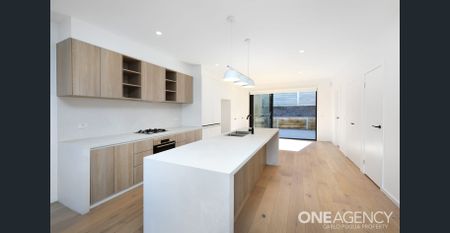 Modern 3-bedroom townhouse in Sunshine North - Photo 5