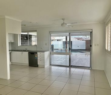 Renovated Coastal Home with Pool & Entertaining Area - Just 350m to... - Photo 5