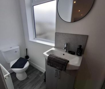 1 bedroom in a house share to rent - Photo 5