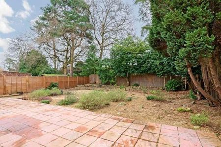 Lightwater, Surrey, GU18 - Photo 5