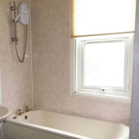 Terraced House to rent on - Photo 4