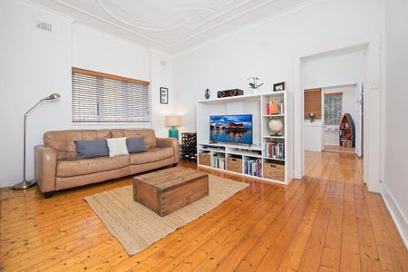 Beachside One Bedroom Apartment + Sunroom - Photo 3