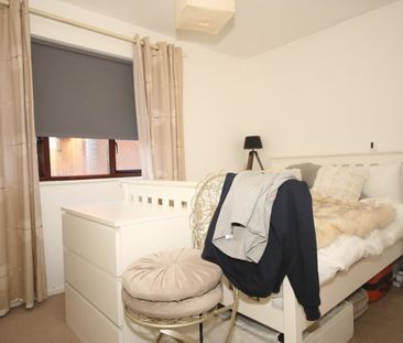 Oriental Road, Woking - Photo 3
