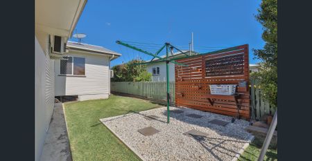 Beautiful family home close to primary & secondary schools!!! - Photo 5