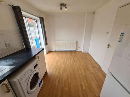 Nash Street, Hulme, Manchester, M15 - Photo 3