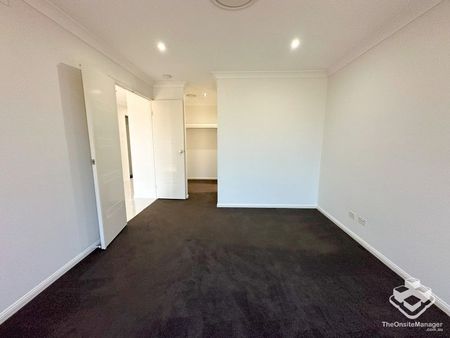 Spacious, Fully Air-Conditioned Home with Dual Entertaining Areas - Photo 4