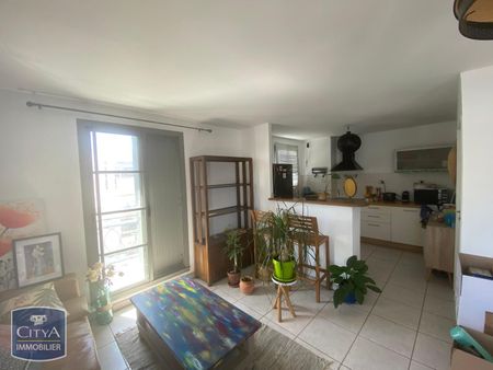 Location Appartement 3 pièces 75m² ST DENIS 97400 - Photo 2