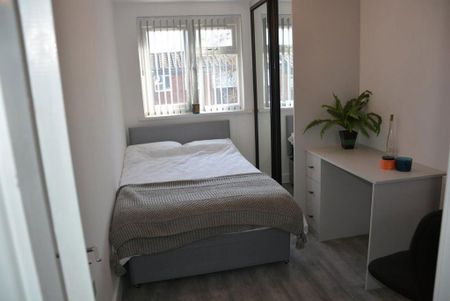 5 bedroom house to rent - Photo 2