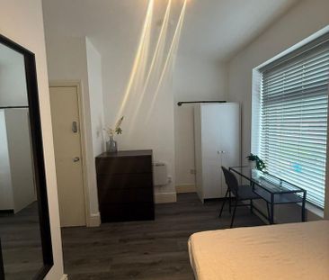 1 bedroom in a house share to rent - Photo 5
