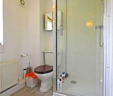 3 bedroom end of terrace house to rent - Photo 2
