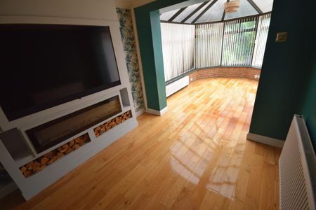 4 bedroom detached house to rent - Photo 3