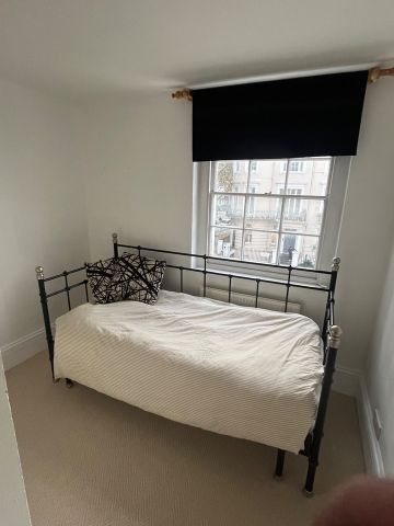 2 Bed Flat, Holland Park Avenue, W11 - Photo 5