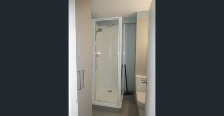 FURNISHED compact studio in popular WATERFRONT group - Photo 3