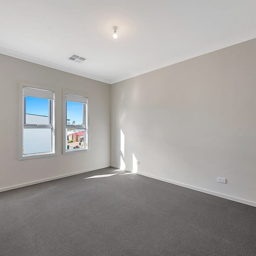 Townhouse in well sought area - Photo 1