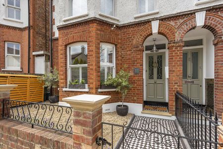 5 bedroom semi-detached house to rent - Photo 4