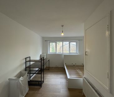 Room in a Shared House, Phoenix Close, E8 - Photo 5