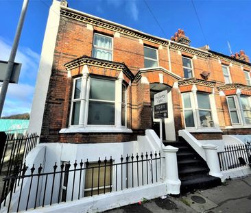 A 2 Bedroom Flat Instruction to Let in Hastings - Photo 2