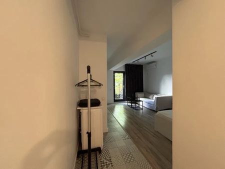 Studio cu curte proprie / metrou Stefan cel Mare/ Centrala p - Fotografie 5