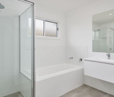 Modern Elegance and Everyday Comfort - Photo 4