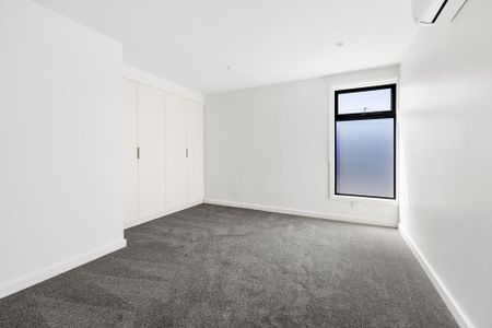 STUNNING BRAND NEW TWO BED TOWNHOUSES WITH CITY VIEWS! - Photo 4