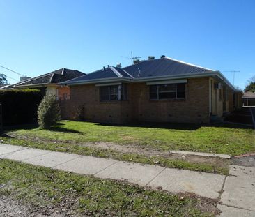 Cozy living located near central Albury - Photo 5