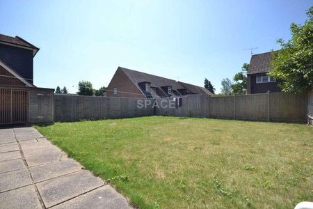 Courts Road, Reading, RG6 - Photo 5