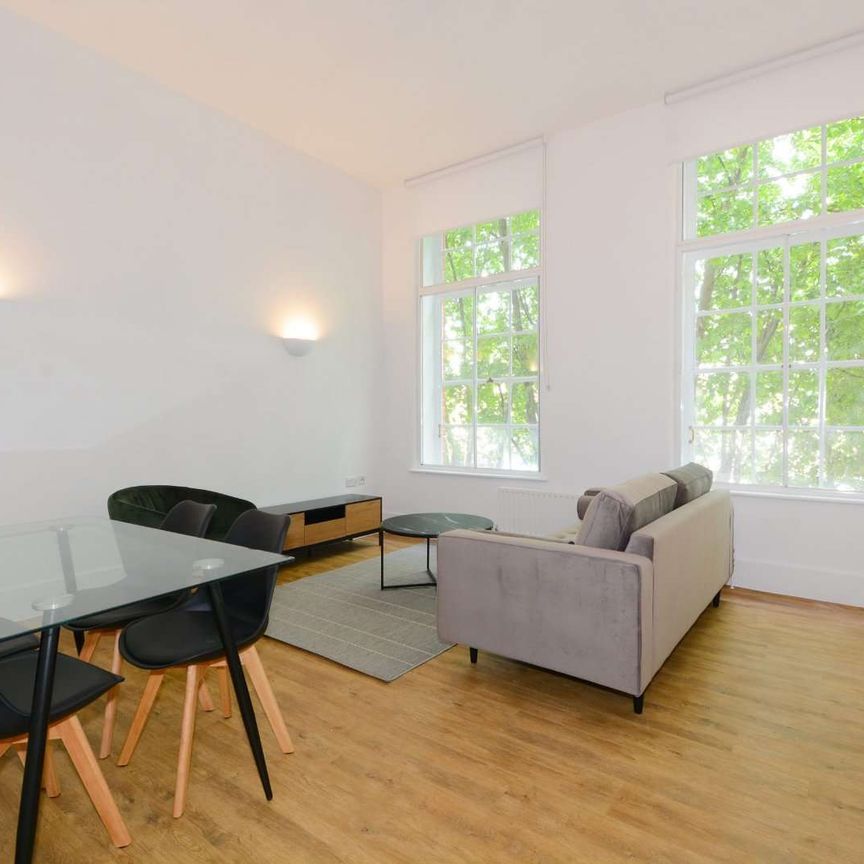 A good sized two bedroom apartment close to Angel Station - Photo 1