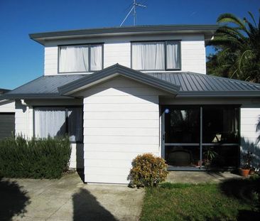 ELLERSLIE - 3 Bedroom House in a good location - Photo 6