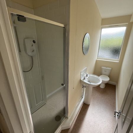 1 bed Apartment - To Let - Photo 4