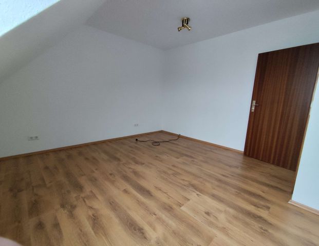 DG =2.OG ! gemütliche 3 Zimmer-Whg + EBK 25,- € moantl ! - Photo 1