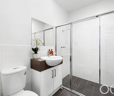 Open the Door To Classy Cosmopolitan Living - Photo 3