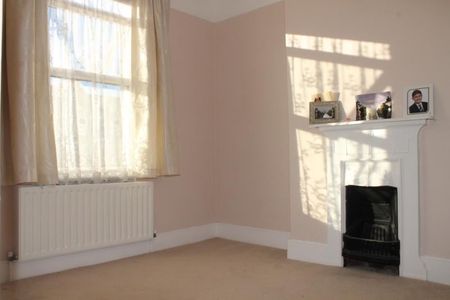 3 Bed End Terrace, Lakehall Road, CR7 - Photo 3