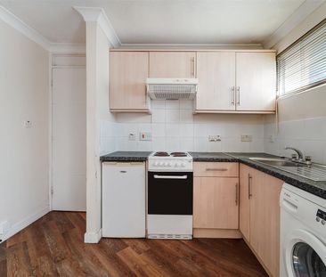 To Let 0 Bed Studio - Photo 1